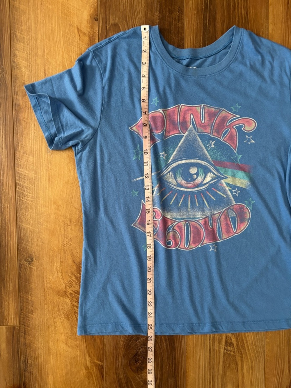 Bundle of Women’s Graphic Tees sizes M and L - Picture 9 of 16